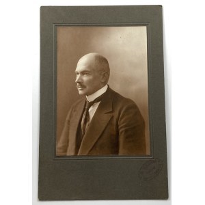 Fotografia portretowa, podpisana na rewersie Stanisław - kolega Jana Koraszewskiego.