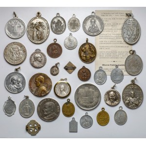 Zestaw medalików religijnych i obrazek