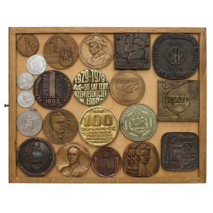 Medaillensatz und Plaketten (21 Stück)