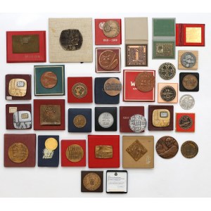 Medaillensatz, die meisten mit Schachteln und Etuis (32 Stück)