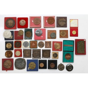 Sada medailí, většina s krabičkami a pouzdry (34ks)
