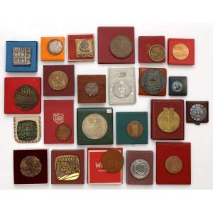 Medaillensatz in Schachteln und Etui (23 Stück)