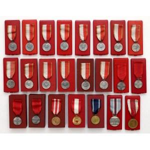 PRL, sada vyznamenaní a medailí v krabičkách (23ks)