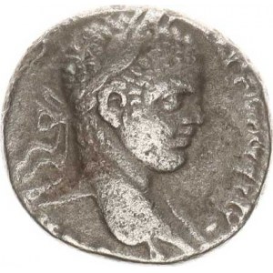 Elagabalus (218-222), AR tetradrachma, SYRIA - Antiochia a Urontem, hlava zprava / stoj