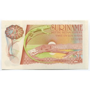 Suriname 2- 1/2 Gulden 1985
