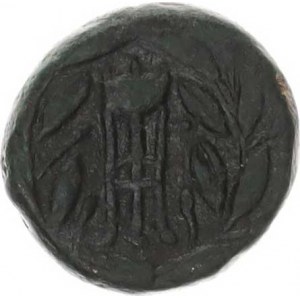 Sikyonia - Sikyon (251-146 př. Kr.), AE 15, holubice zleva se krmí / trojnožka ve věnci (4,329 g)