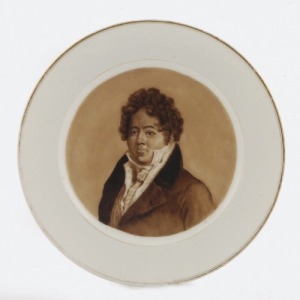 Talerz z miniaturą sepiową: portret mężczyzny w surducie i halsztuku