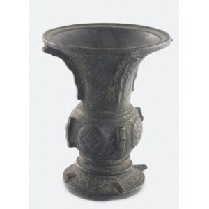 Pucharek w kształcie starożytnego naczynia „gu”