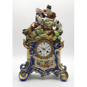 Zegar porcelanowy z nastawą - grupą figuralną: flirtująca para i pies