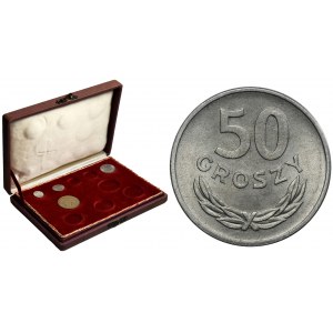 PRL, Pudełko Narodowy Bank Polski z czterema monetami w tym mennicze 50 groszy 1957