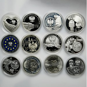 Set, 10 gold 2000-2012 (12 pieces).