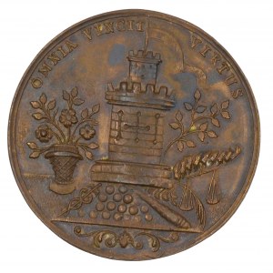 Medaile ke korunovaci na českou královnu v Praze 12.5.1743. Sedící královna, po stranách anděl s trubkou a Justitia...