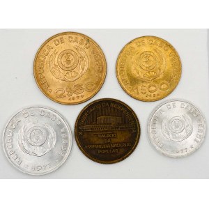 20 + 50 centavos 1977, 1 escudo 1980, 1985 10 let nezávislosti, 2 ½ escudo 1977. KM-15-18, 23