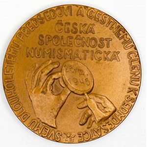 ČNS, ústředí.  Rudolf Pilát 1948. Portrét, opis / ruce s mincí a lupou, nápis, opis. Sign. Beutler. Bronz 50 mm. ČNM-A1...