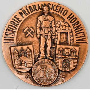 Historie příbramského hornictví - důl Marie (2004). Horník, znaky, opis / budova, medailony, opis. Sign. Kožuch...