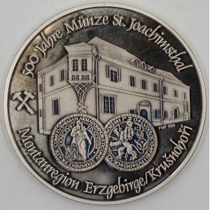 Německo.  Freiberger Münzfreunde e.V. 500 let od začátku ražby tolarů v Jáchymově 1520 - 2020. Budova mincovny...