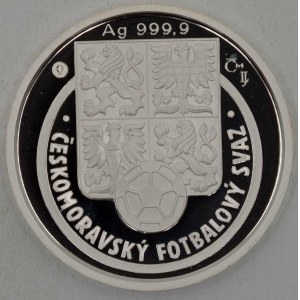 Horák.  Českomoravský fotbalový svaz - EURO 2004 v Portugalsku. Logo / fotbalista. Ag 0.999 (16,17 g) 34 mm...