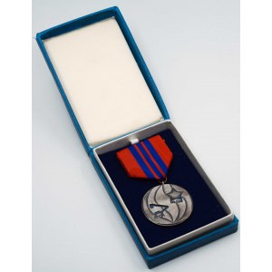 Medaile Ministerstva vnitra ČSR - Za věrné služby v PO, II. st. Bronz postř. 40 mm, stuha, etue