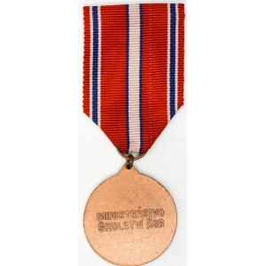 Medaile Ministerstva školství ČSR - Vzorný pracovník. Měď 35 mm, stuha