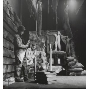 fot. artystyczna 19. PLEWIŃSKI Wojciech -„Rewizor”, 1963, Teatr Ludowy N.H.