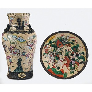 Chiny,Jingdezhen,okres Guangxu(dynastia Qing), Wazon i misa z dekoracją scenami bitewnymi