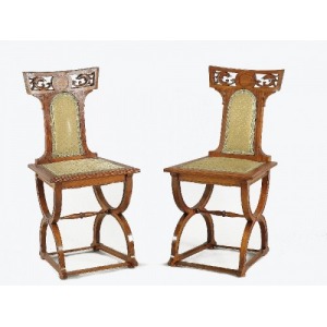 Para krzesełek neorenesansowych