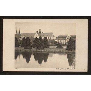 Gdańsk-Oliwa. Ogród przyklasztorny i katedra.