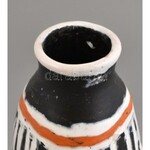 Gorka Lívia (1925-2011): Fekete-fehér-narancs váza, festett mázas kerámia, jelzett, kis mázhibákkal, m...