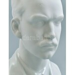 Herendi porcelán József Attila mellszobor. Biszkvit és fehér mázas porcelán, jelzett (mélynyomással) egy kis karccal. m...
