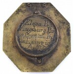 Tájoló. Andreas Vogler, XVIII. század, Augsburg. Gazdagon díszített réz tájoló ,hátulján felirattal: Eleva Poli ...