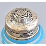Antik, 2 db XIX. sz. fűszertartó üveg edény ezüst (Ag) tetővel, jelzés nélkül és egy ezüst kanállal, jelzett...