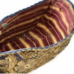 Díszes hímzett selyem főkötő, 1893-as évszámmal, fém rátétetekkel, h: 88 cm + Antik női cipő, bőr, hímzett díszítéssel...
