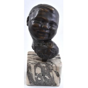 Carl Gelles (1880-1930): Nevető fiúcska fej. Bronz, márvány talpazaton. Bronz 21 cm, márvánnyal együtt 31 cm. ...