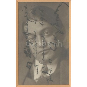 Ady Endre (1877-1919) autográf dedikálással ellátott fényképe, kezelőorvosának dr...