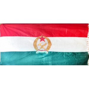 cca 1950 Magyar zászló, hímzett Rákosi címerrel. Kissé foltos. 160x100 cm