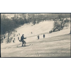 cca 1929 Kinszki Imre (1901-1945) budapesti fotóművész hagyatékából, jelzés nélküli vintage fotó (síterep), 8,3x13...