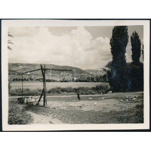 1934 Kinszki Imre (1901-1945) budapesti fotóművész hagyatékából, jelzés nélküli vintage fotó (gémeskút), 4,5x5...
