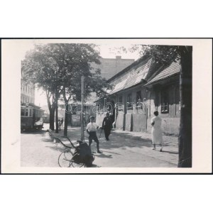 cca 1930 Budapest, Óbuda, Zsigmond utca 74. előtt a 72-es villamossal, hátoldalon feliratozott eredeti fotó...