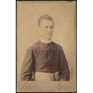 1898 Szatmár, ismeretlen pap fotója, keményhátú fotó Scherling műterméből, 16,5×10,5 cm