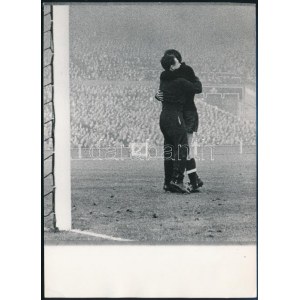 1953 Magyarország-Anglia a legendás 6:3 football meccs feliratozott sajtófotója, 13×17,5 cm