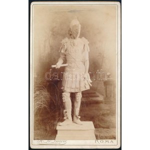 1893 Róma, élő szobor H. Le Lieure műterméből; feliratozott, keményhátú vintage fotó, 21,5x13...