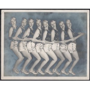 cca 1920-1930 Táncoslányok, Judenberg jelzett fotója, sarkain törésnyomok, 24×30 cm