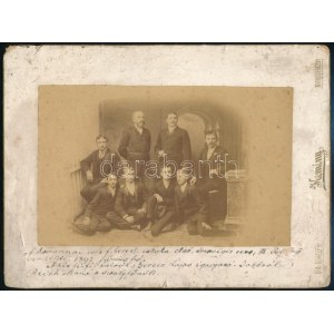 1892 A homonnai volt felső kereskedelmi iskola első érettségit tett diákja, kartonra kasírozott...