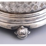 Antik ezüst (Ag) mustáros asztali kínáló üveg nélkül. Bécs, XIX. sz. közepe. Deformációkkal, jelzéssel. ...