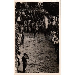 1938 Ipolyság, Sahy; bevonulás, katona zenekar / entry of the Hungarian troops, military music band. ...