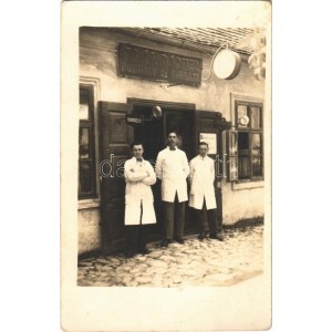 Verőce, Virovitica; Gaál Dániel borbély és fodrász üzlete előtt / barber and hairdresser shop with owner...