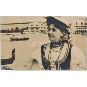 1907 Venezia, Venice; Lady in folk costume (EK)