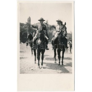 1933 Gödöllő, Cserkész Világ Jamboree: Robert Baden-Powell (Bi-Pi) és Teleki Pál lóháton / IV. Scout Jamboree...