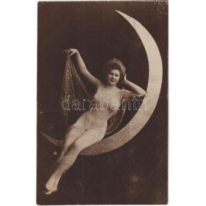 1905 Finoman erotikus meztelen hölgy áttetsző sállal / Gently erotic nude lady on the moon...