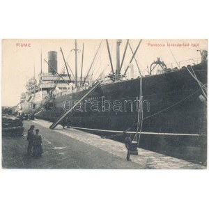 Fiume, Rijeka; Pannonia (Cunard) kivándorlási hajó a kikötőben ...